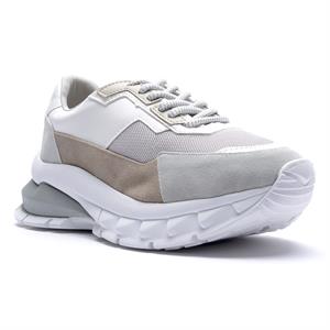 a pie-Zapatillas-Saphire SN