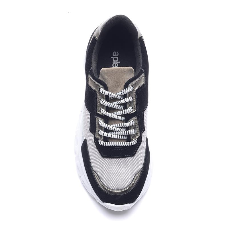 a pie-Zapatillas-Saphire AN