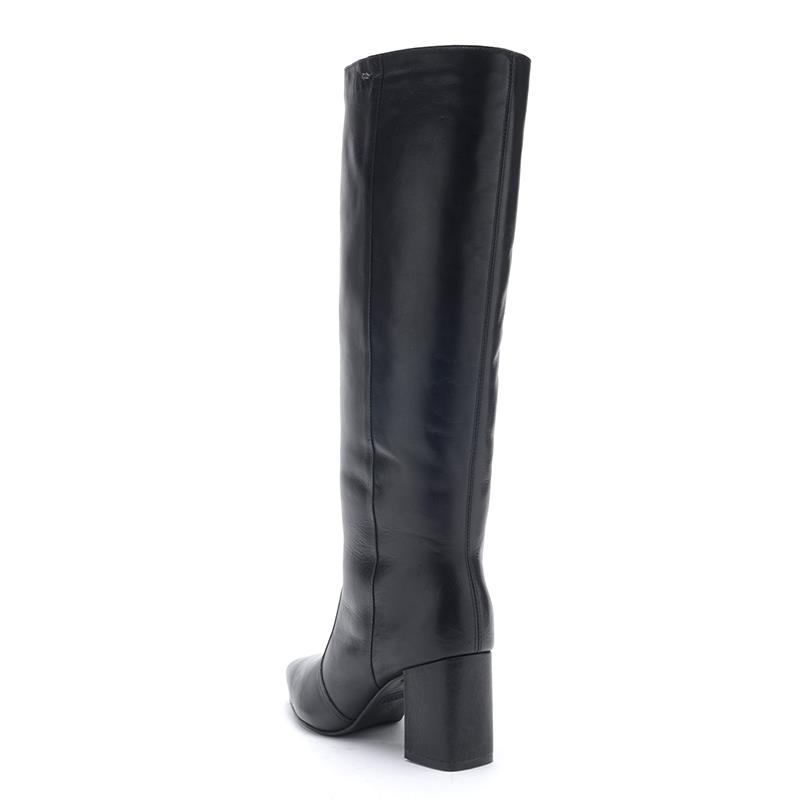 a pie-Bota caña alta-Flurry SN