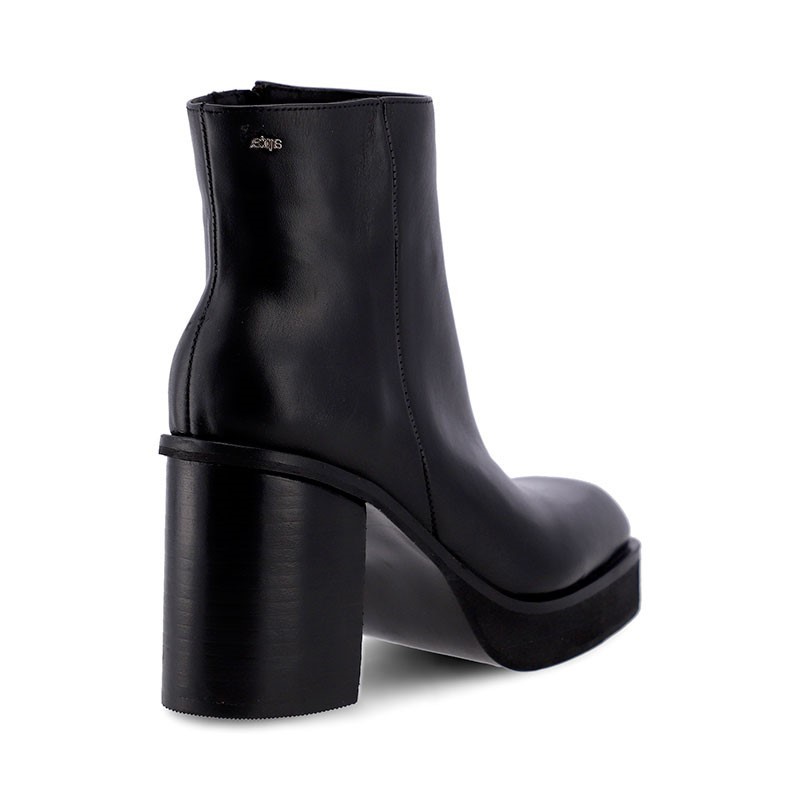 a pie-Botas-Parker FN