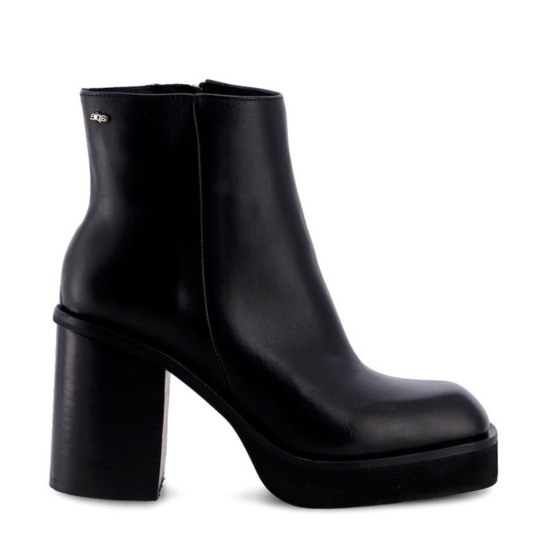 a pie-Botas-Parker PD