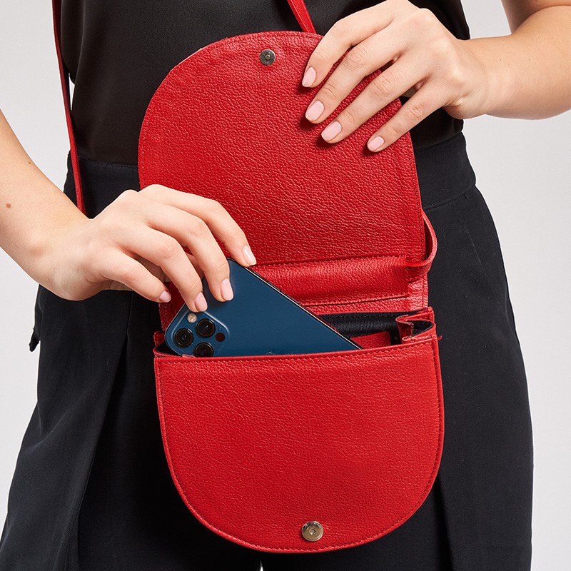 a pie-Cartera-Bandolera cuero Lune SN