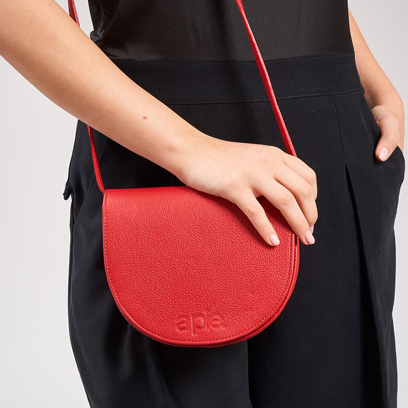 a pie-Cartera-Bandolera cuero Lune AN