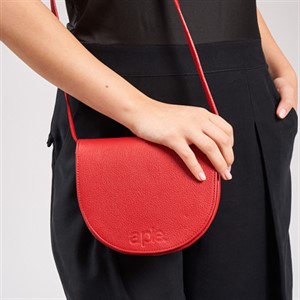a pie-Cartera-Bandolera cuero Lune AN
