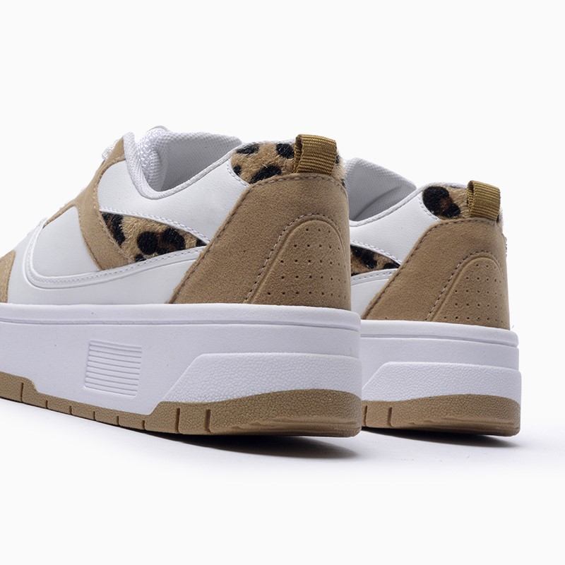 a pie-Zapatillas-OLIMPIA SN