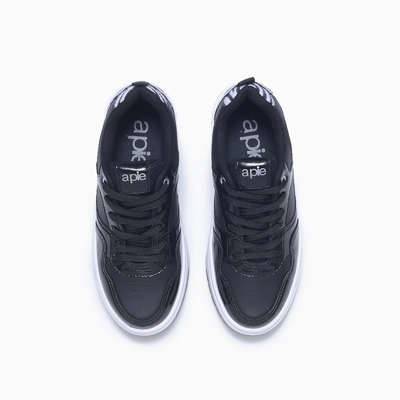 a pie-Zapatillas-OLIMPIA AN