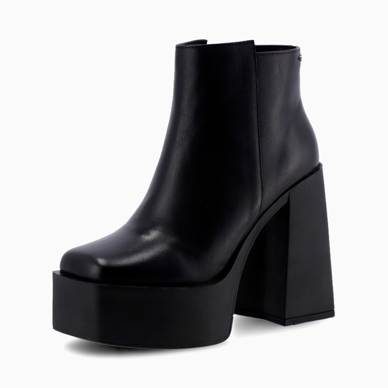 a pie-Botas-Vasanti FN