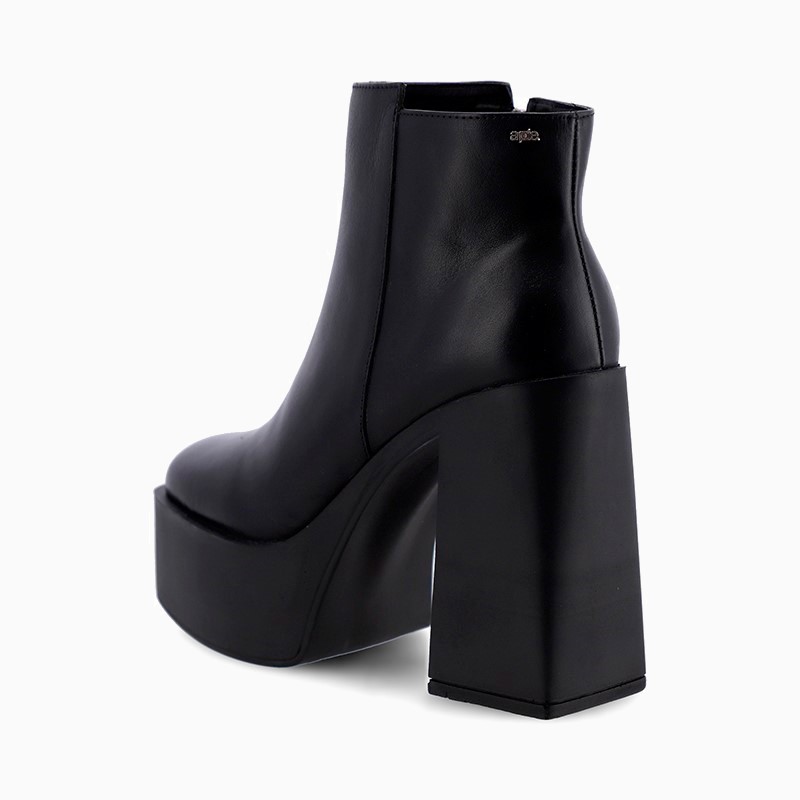 a pie-Botas-Vasanti SN