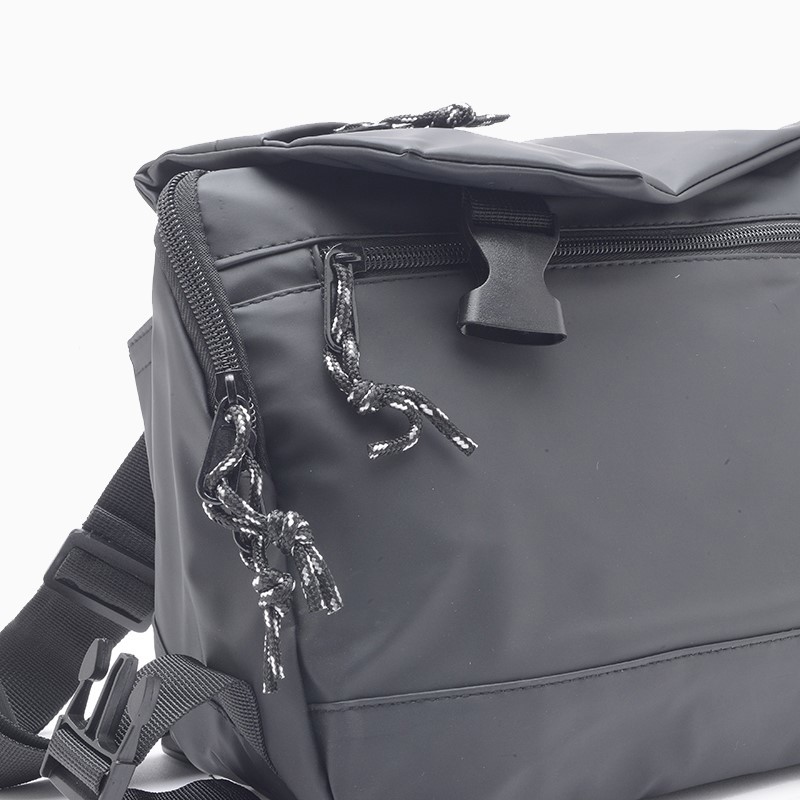a pie-Cartera-Bandoleras Microfibra FN
