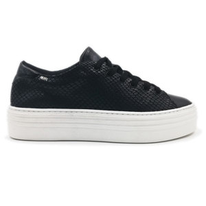 a pie-Sneakers-Blat PD