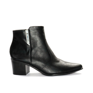a pie-Botas-Bottega PD