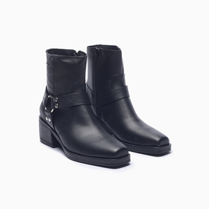 a pie-Botas-Muni AN