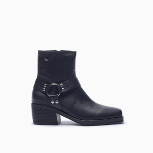 a pie-Botas-Muni PD