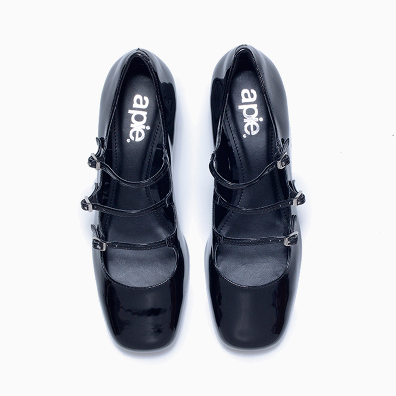 a pie-Zapatos-ITACA AN