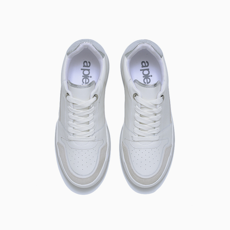 a pie-Zapatillas-Thom AN