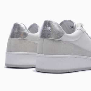 a pie-Zapatillas-Thom SN