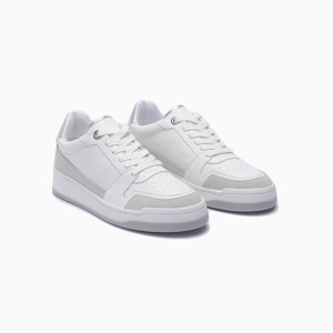a pie-Zapatillas-Thom FN