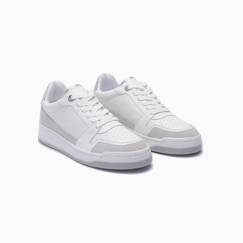 a pie-Zapatillas-Thom FN