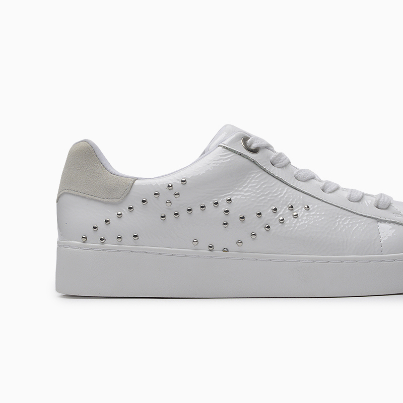 a pie-Zapatillas-Duobi SN