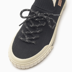 a pie-Zapatillas-Vilena SN