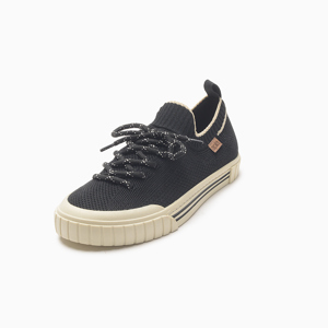 a pie-Zapatillas-Vilena FN