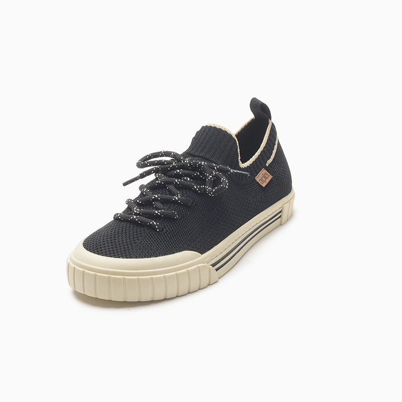 a pie-Zapatillas-Vilena FN