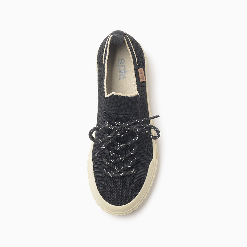 a pie-Zapatillas-Vilena AN