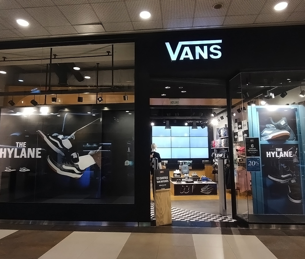 Vans Shopping Abasto en Abasto Shopping, Balvanera