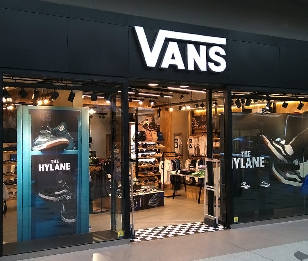 Vans Alto Avellaneda en Shopping Alto Avellaneda, Avellaneda