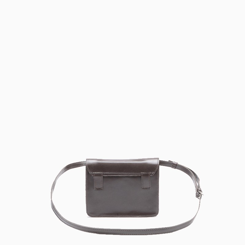 a pie-Cartera-Bandolera cuero Peonia SN