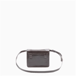 a pie-Cartera-Bandolera cuero Peonia SN