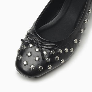 a pie-Balerina-Riot FN