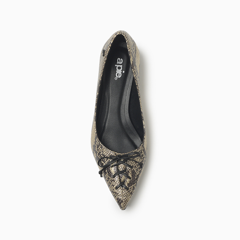 a pie-Balerina-Bond AN