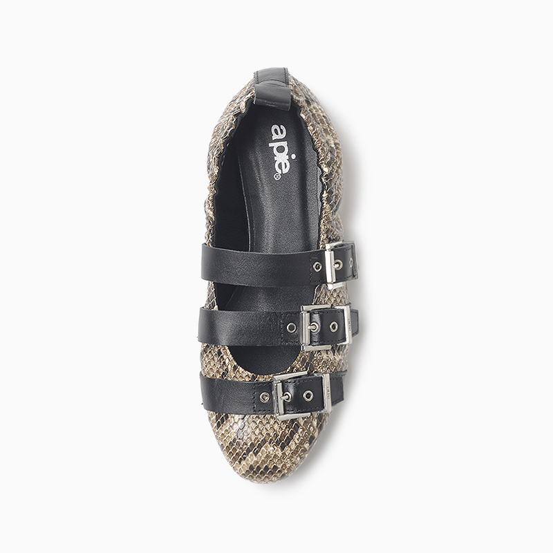 a pie-Balerinas-Clash AN