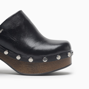 a pie-Zuecos-Nica FN