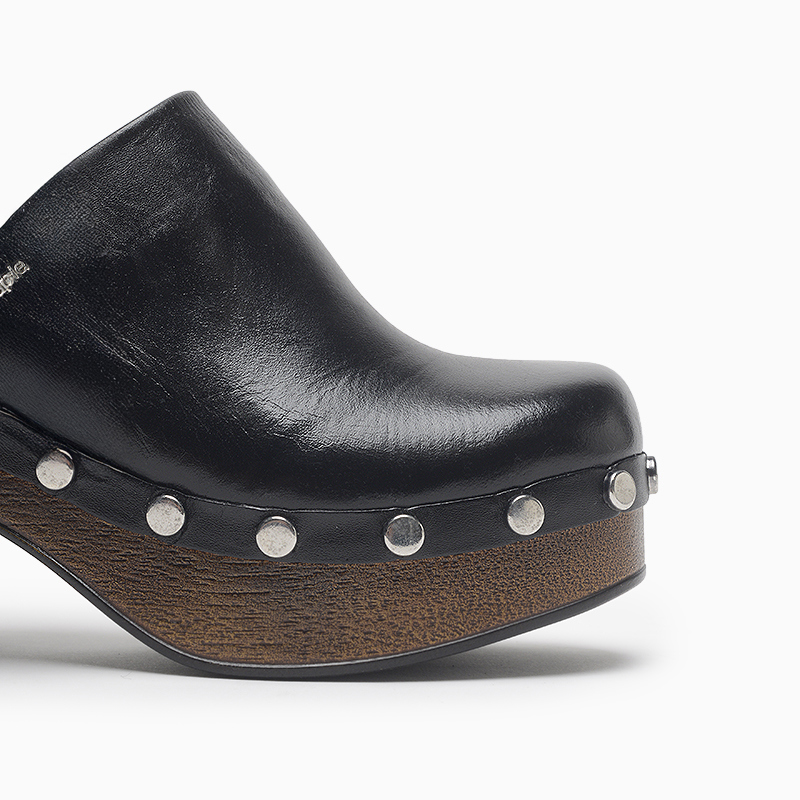 a pie-Zuecos-Nica FN