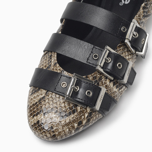 a pie-Balerinas-Clash FN