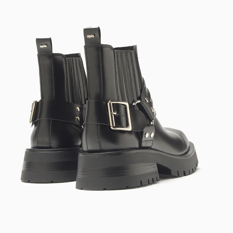 a pie-Botas-Wayna SN