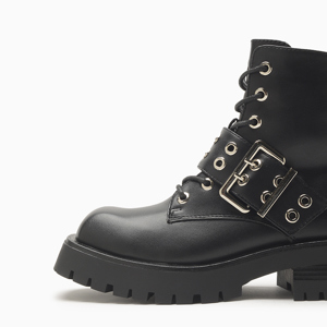 a pie-Borcegos-Wanda FN