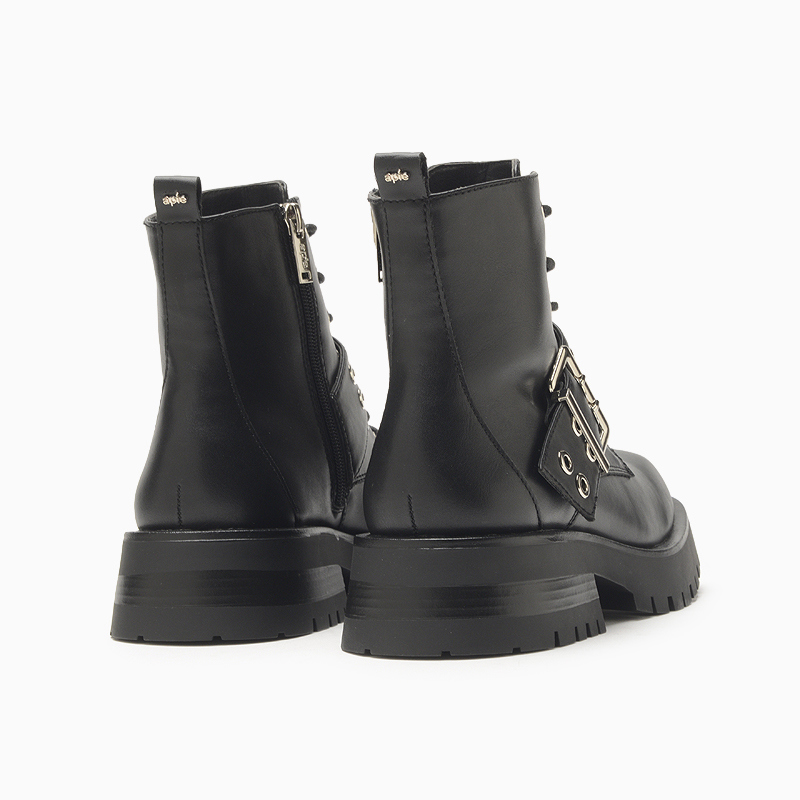 a pie-Borcegos-Wanda SN