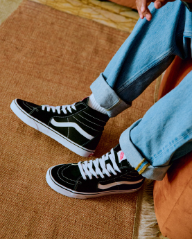 Vans Sk8-Hi negro con franja blanca