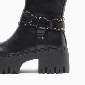a pie-Botas-Delva FN
