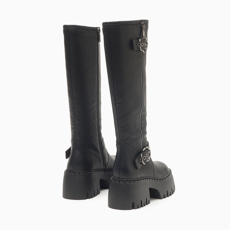 a pie-Botas-RIze SN