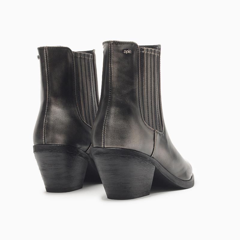 a pie-Botas-Jersey SN