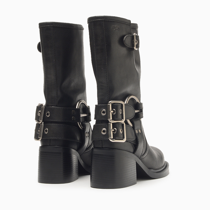a pie-Botas-Cilene SN
