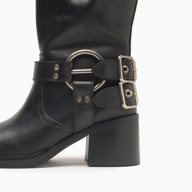 a pie-Botas-Cilene FN
