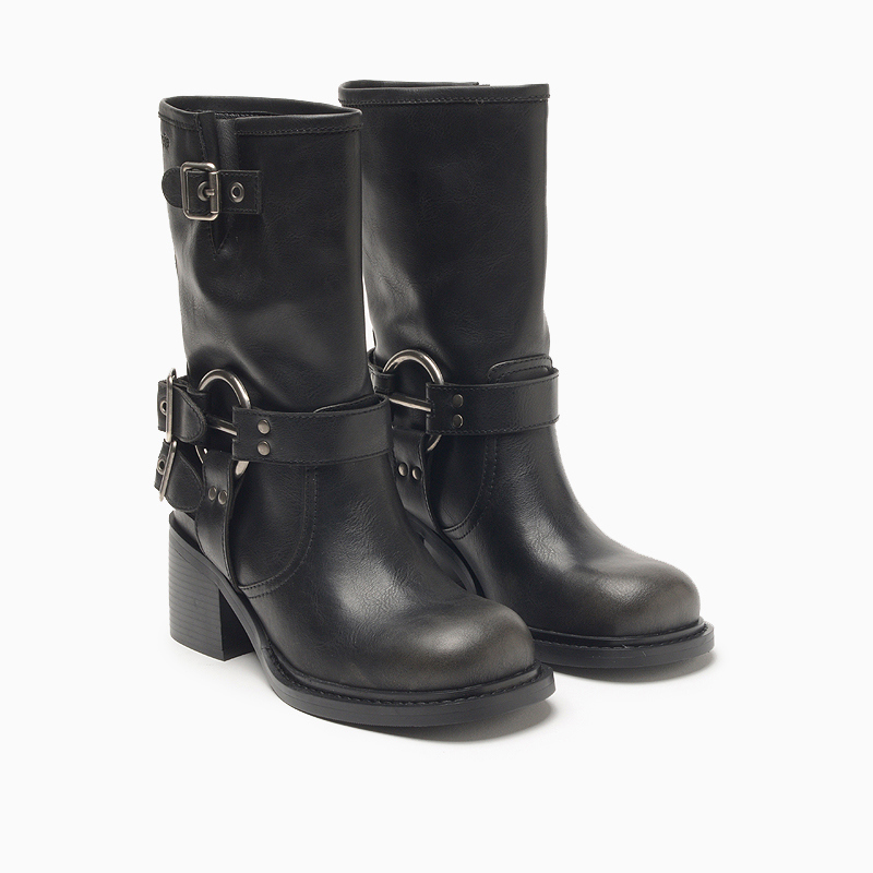 a pie-Botas-Cilene AN