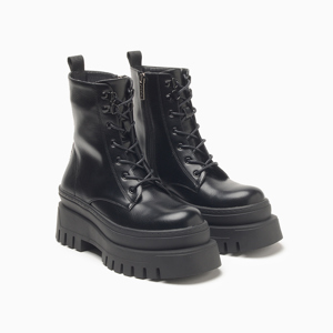 a pie-Botas-Nisha AN