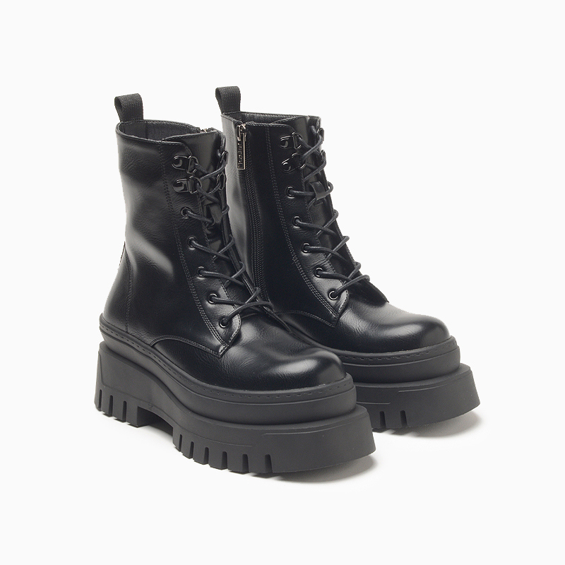 a pie-Botas-Nisha AN