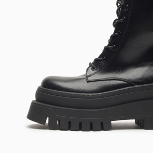a pie-Botas-Nisha FN